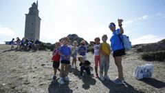 NI�OS DE LOS CAMPAMENTOS DE A CORU�A VISITAN A TORRE DE H�RCULES