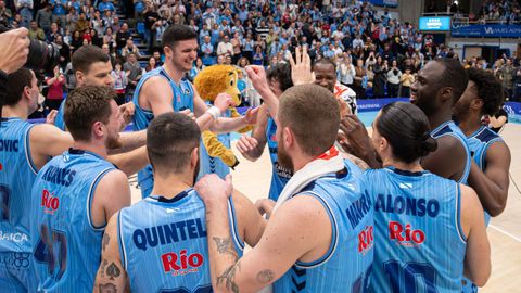 Los jugadores del Breog�n celebran la victoria contra el Unicaja en la pasada Liga Endesa 2025-2026.
