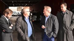 Representantes del Ayuntamiento de Gij�n y la Empresa Mixta de Tr�fico, en la presentaci�n de los nuevos parqu�metros inteligentes