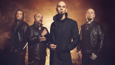 Carlos Escobedo, segundo por la derecha en la imagen, voz y bajo de S�ber