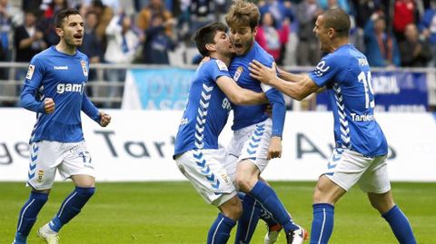 Erice celebra el primer gol del Oviedo contra el Mirand�s