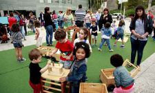 <span lang= es-es >Diversin infantil.</span> Como ya haba ocurrido la vspera, en la programacin festiva de ayer volvi a haber actividades para los ms pequeos:  por ese motivo se habilit una zona de juegos que funcion en las inmediaciones del Auditorio. Fue el inicio de una jornada que continu con actuaciones y conciertos.