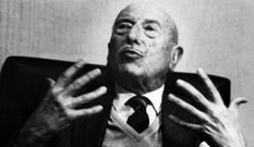 Carballo Calero; narrador, poeta, profesor, dramaturgo e ensa�sta. 