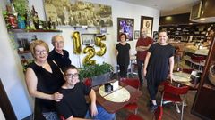 Uxa Senlle canta en el 125 cumpleaos del restaurante Floriano de Mos