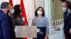 Isabel D�az Ayuso, rodeada de los consejeros del PP, tras anunciar el mi�rcoles la convocatoria de elecciones