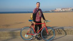 Manuel Via, de 30 Das en Bici, en Poniente.Manuel Via, de 30 das en Bici, en Poniente