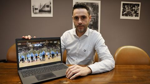 Mario Calzas, ingeniero qu�mico de profesional, combina su trabajo en Kauman con el patinaje art�stico.