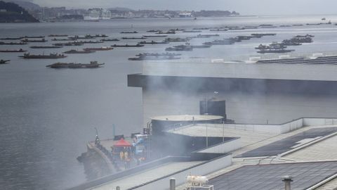 Instalaciones de la empresa en la ría, durante el simulacro
