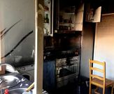 Tras ser evacuado de la vivienda por un vecino, Luis Regueira recibi� asistencia m�dica por la inhalaci�n de humo. 