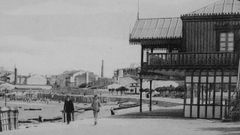 El Balneario de la Beneficencia Municipal, conocido como �el chal� de Riazor�, en una imagen hist�rica