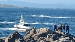 Labores de rescate del cuerpo de un hombre en Baredo, Baiona