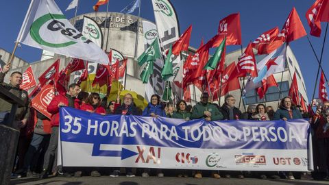Imagen de archivo de una manifestaci�n de funcionarios gallegos reclamando las 35 horas semanales 