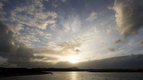 Atardecer desde la laguna de A Frouxeira, en Valdoviño.