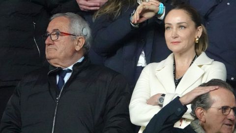 Los presidentes de Osasuna y Celta, Luis Sabalza y Mari�n Mouri�o, en un partido entre ambos clubes en Bala�dos.