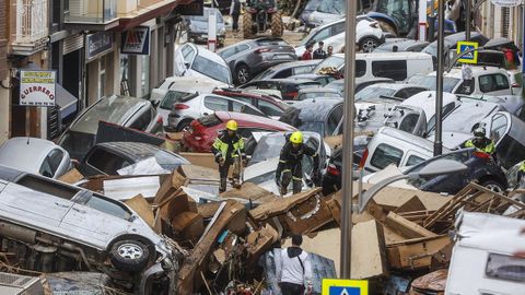 Decenas de coches en Sedav