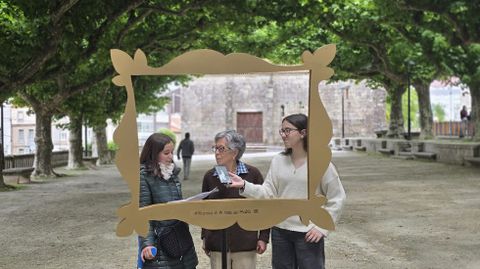 Alumnos del F�lix Muriel realizando una entrevista en el Campo de Arriba tras enmarcarlo