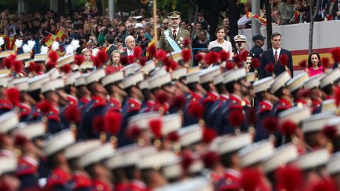 Desfile del Dia de la Fiesta Nacional: La familia real y el presidente del Gobierno