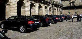 Los Citro�n C5 son desde hace unos a�os los veh�culos de referencia de los altos cargos m�s o menos habituales en el Obradoiro.