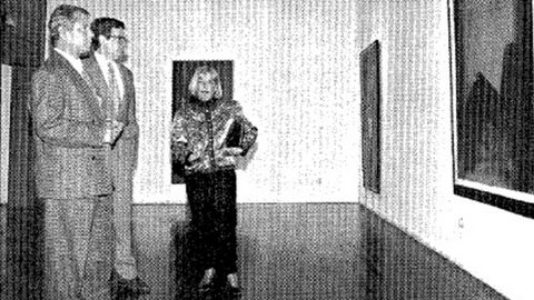 Ramón Álvarez, con Juan Manuel Bonet y la viuda del artista Viola en una exposición de este último que comisarió a mediados de los 90 en A Coruña