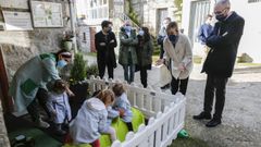 Fabiola Garc�a visitando una casa nido en Maside este mi�rcoles