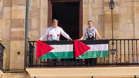 Los concejalas Alejandro Su�rez y Cristina Pont�n.