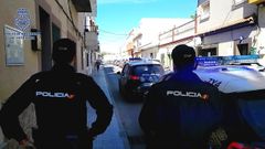 Imagen de archivo de dos agentes de la Polic�a Nacional
