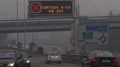 Humo en Ourense. Aviso por corte de carreteras