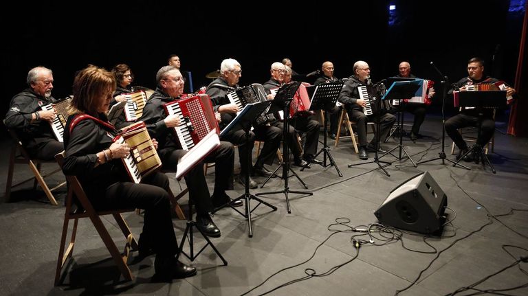 Actuacin de Acordeonistas da Maria, que tambin participarn en la fiesta de Burela
