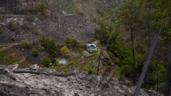 Esa es la casa de la familia de Javier Garc�a, que se salv� por poco del incendio que quem� 2.000 hect�reas el pasado septiembre en Pant�n y Sober
