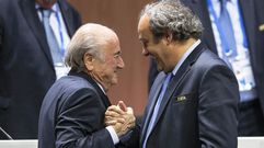 Blatter y Platini, sancionados 8 aos por la FIFA