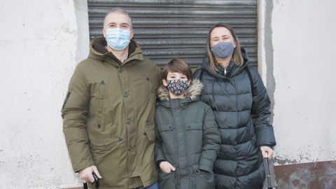 Ilusionante espera y recorrido de los Reyes por Carballo