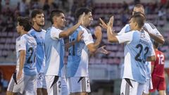 Trasi, en el centro con el nmero 21, durante un amistoso con la SD Compostela