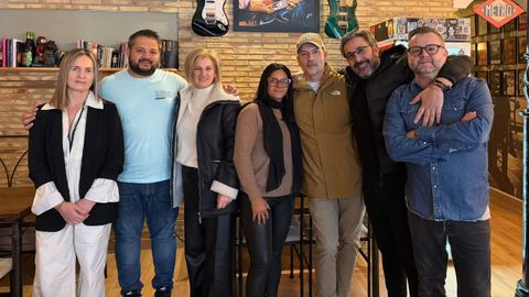 Nueva directiva de la asociaci�n de hosteleros de la comarca de Monterrei, Aehcom, presidida por Alberto Prieto (segundo derecha).