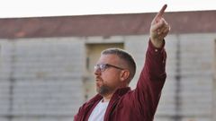 Javi Rey imparte indicaciones en Espi�edo