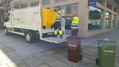 Reparto de contenedores para la nueva recogida comercial puerta a puerta en el centro hist�rico de Pontevedra