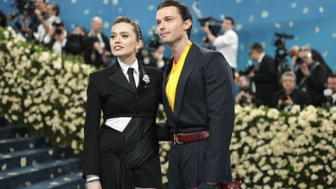 Aimee Lou Wood y Patrick Schwarzenegger