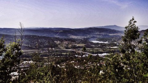 Mirador de Bocarribeira, entre las tierras altas de Trasalaba y las riberas del río Miño en dirección a O Ribeiro