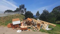 El vertido de muebles y restos de madera denunciado por la Polic�a Local de Pontevedra