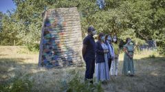 La alcaldesa de Allariz con representantes de la Escuela de Conservaci�n en O Rexo