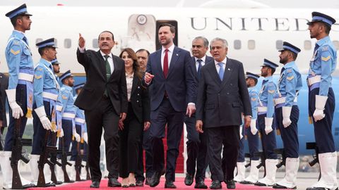 Vance, a su llegada a Islamabad