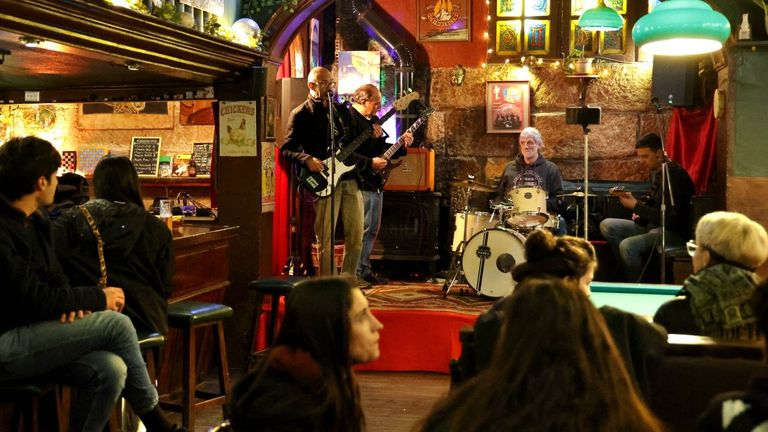 Una de las Jam Sessions en el Arco da Vella
