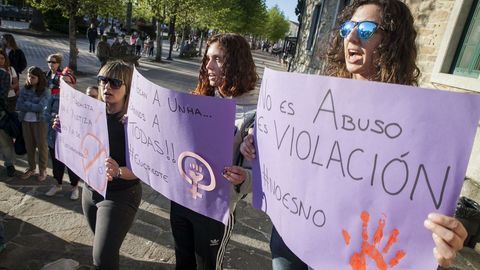 Carteles contra la sentencia, en Noia