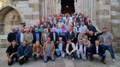 Los Amigos de la Ciudad Vieja, este s�bado delante de la colegiata de Santa Mar�a, en su encuentro anual