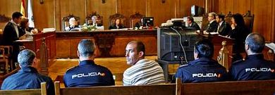 Jos ngel Martins, el Peque, mira hacia atrs en el banquillo durante el juicio celebrado en Audiencia provincial.