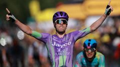 Mauro Schmid celebra su victoria en la etapa n�mero 13 del Tour de Francia.