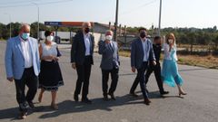 Francisco Conde y Jos� Tom� durante la visita que realizaron al pol�gono con los concejales Jos� Luis Losada, Gloria Prada y Roberto Eireos, el delegado territorial Javier Arias y la diputada Raquel Arias