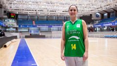 Cristina D�az-Pache, en el pabell�n municipal, donde acuden al gimnasio para entrenar