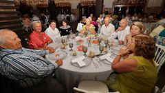 Imagen de una mesa de la pasada cena organizada por la AECC de Boiro.