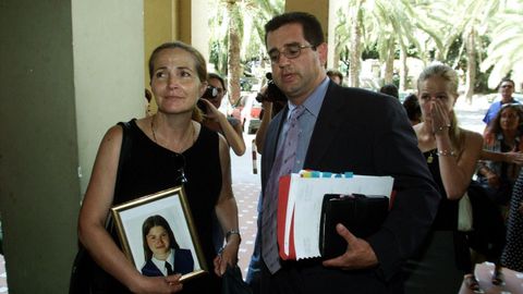 Alicia Hornos con su abogado durante el juicio