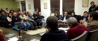 Los vecinos de Fazouro abarrotaban anoche el sal�n de plenos del Concello de Foz.